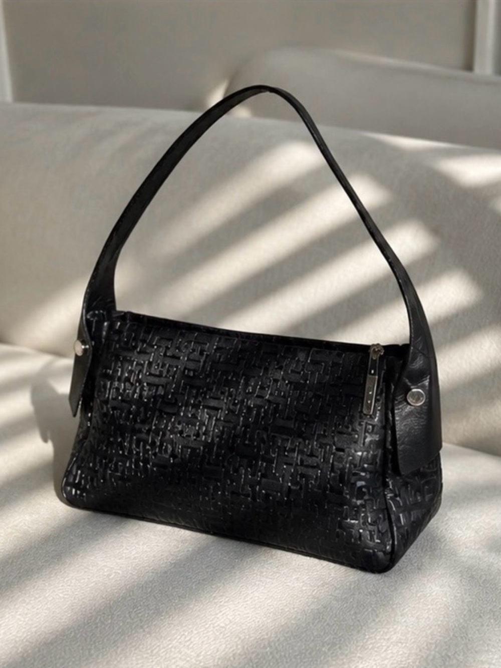 Gillivo Black East-West Shoulder Bag Textured Woven Silver Hardware - Picture 2 of 8